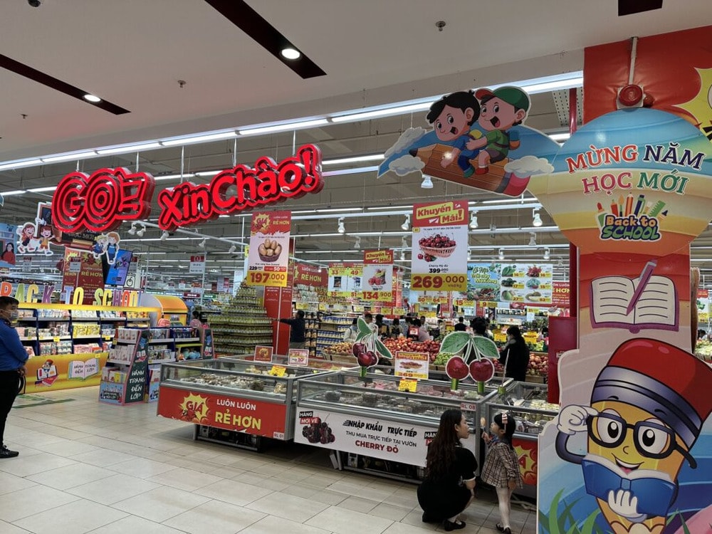 Bạn có thể thỏa sức mua sắm tại siêu thị GO! ngay dưới khu vực quảng trường